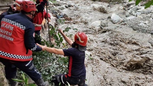Sakarya’da dere taştı; 1 kişi kayıp