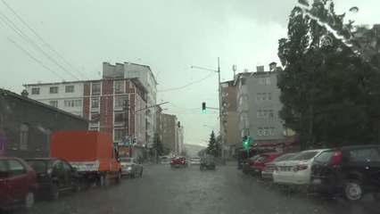 Etkili dolu ve sağanak vatandaşlara zor anlar yaşattı