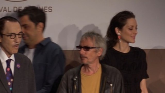 Leos Carax presenta Annete en Cannes, con Adam Driver y Marion Cotillard