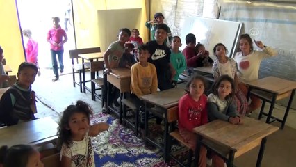 ANKARA - Mevsimlik tarım işçilerinin çocuklarının eğitimi için çadırkentte sınıflar oluşturuldu