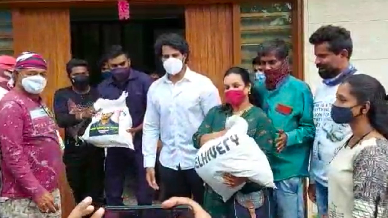 ಡ್ಯಾನ್ಸರ್ ಗಳಿಗೆ ಫುಡ್ ಕಿಟ್ ಕೊಟ್ಟು ಮೆಚ್ಚುಗೆ ಪಡೆದ Nikhil Kumaraswamy | Oneindia Kannada