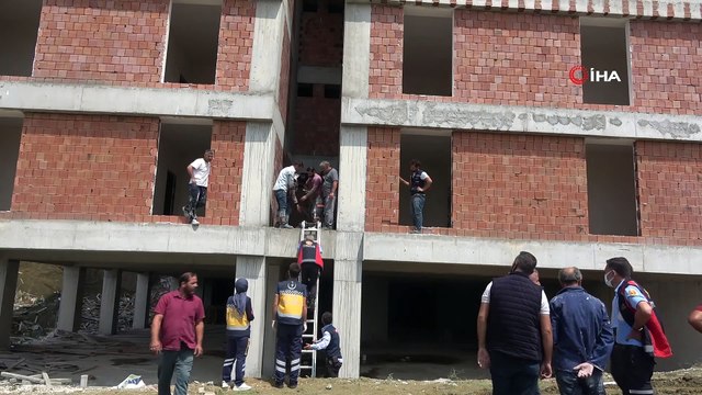 - 11 kattan düşerek ölen babasının başında gözyaşları döktü