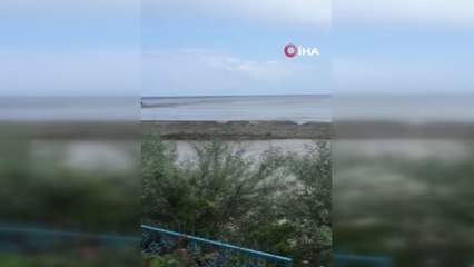 Ilıksu deresi yükseldi, ekipler plaj girişini kapattı