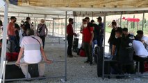 HATAY - Suriyelilerin Kurban Bayramı öncesi Cilvegözü Sınır Kapısı'ndan ülkelerine geçişleri sürüyor