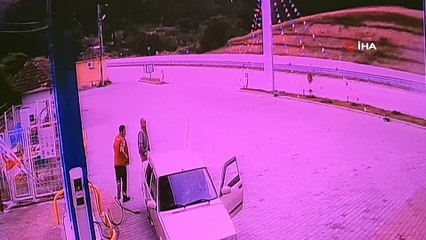 - Karabük'te otomobilin panoya çarptığı kazanın yeni görüntüleri çıktı