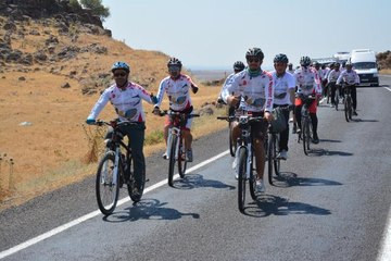 "Bitlis Nemrut'tan Adıyaman Nemrut'a Pedallıyoruz" ekibi Takoran Vadisi'ni gezdi