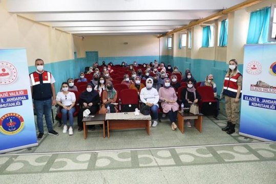 Son dakika: Ödemiş'te En iyi Narkotik Polisi Anne Projesi kapsamında annelere bilgi verildi