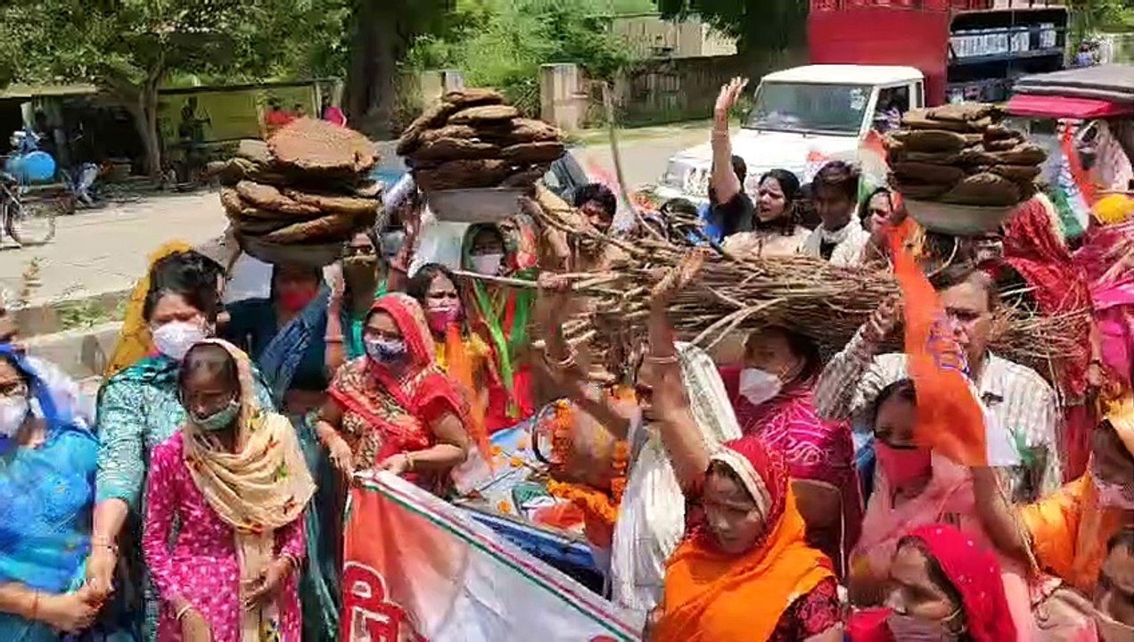 महंगाई के खिलाफ अलवर के कांग्रेस का हल्ला बोल,...