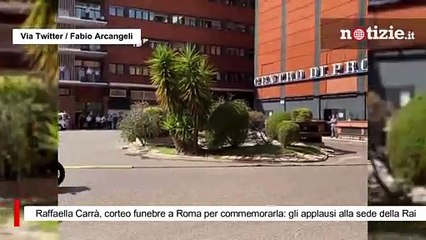 Raffaella Carrà, corteo funebre a Roma per commemorarla: gli applausi alla sede della Rai