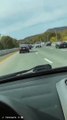 Il détruit sa Lamborghini avec un dépassement dangereux par le voie du milieu sur l'autoroute !
