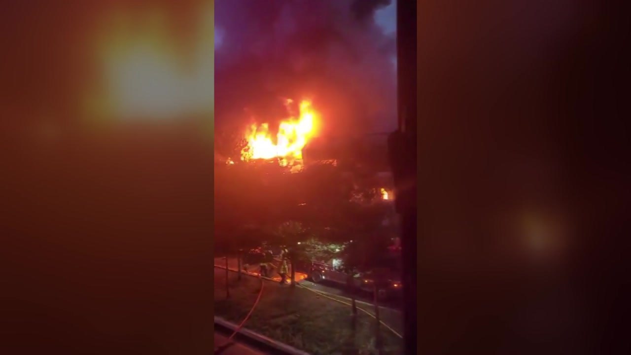 울산 북구 물류센터 큰불...소방 '대응 2단계' 발령 / YTN