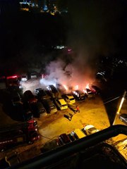 Otoparkta çıkan yangında 10 araç hurdaya döndü... O anlar kamerada