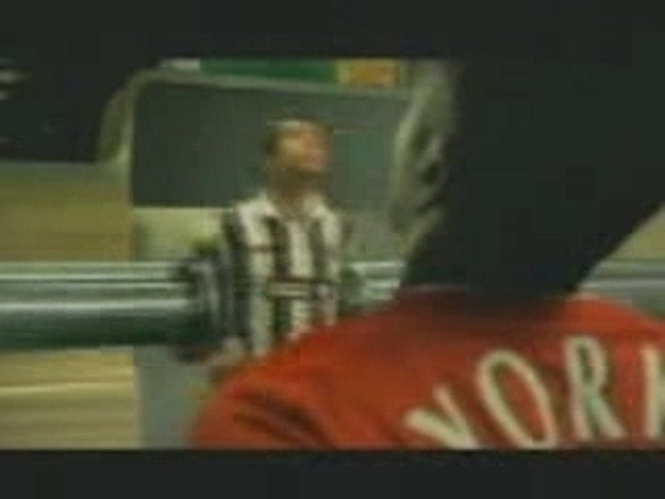 Commercial pepsi - david beckham vs edgar davids