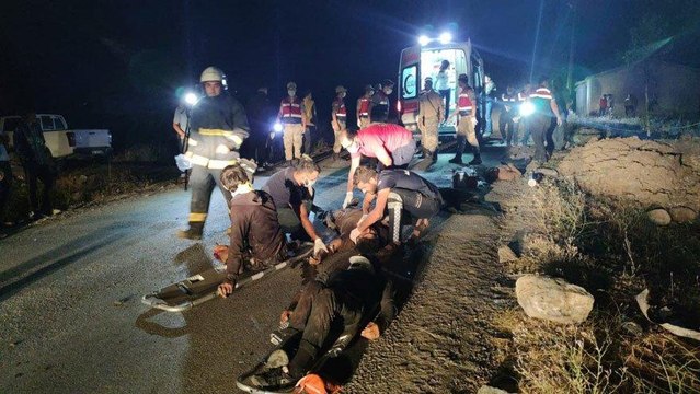 Mültecileri taşıyan minibüs kaza yaptı: 12 ölü, 20 yaralı