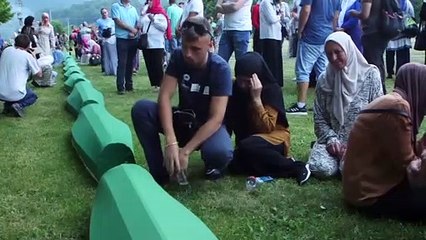 Se cumplen 26 años de la matanza de Srebrenica mientras los familiares siguen enterrando a las vícti
