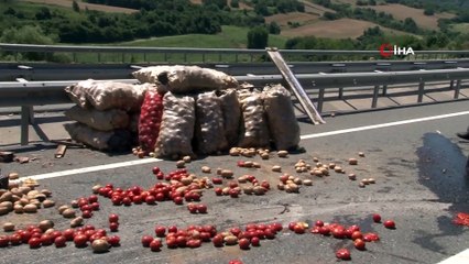 Patates yüklü kamyonet pazara giderken devrildi