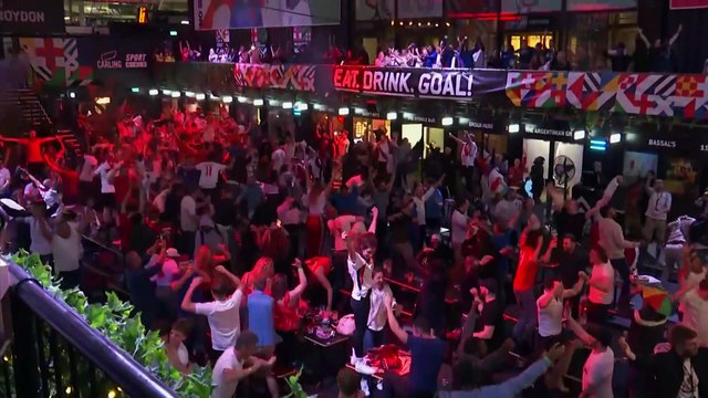 Английские фанаты: Футбол возвращается домой