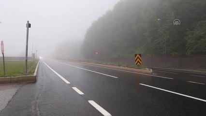 Bolu Dağı'nda sis ve sağanak etkili oluyor