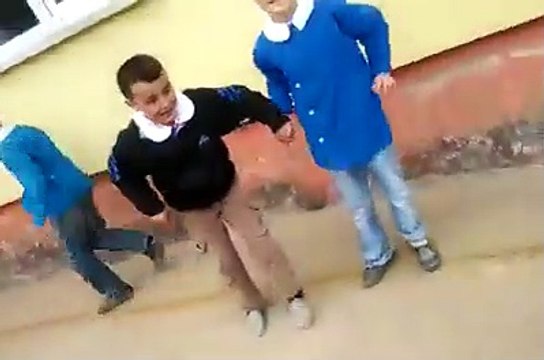 Çocuklardan müthiş horon