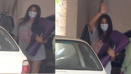 Rhea Chakraborty ने Media Persons को देख की ये हरकत, Check Out Viral Video! | FilmiBeat