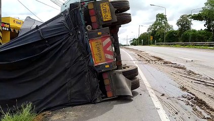 ชุมพร-มีสิ่งแปลกปลอมตกบนถนนทำให้พื้นผิวจราจรถนนเพชรเกษมลื่นต้องระวัง ช่วงฝั่งขาขึ้น กทม.ใกล้ สภ.สลุย