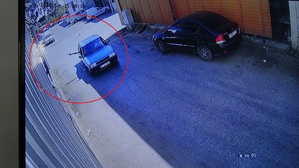 Otomobilin camından kurşun yağdırdı