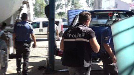 Otomobilin camından kurşun yağdırdı, iş yerindekiler kaçacak yer aradı