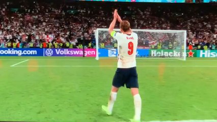 Gary Neville takes swipe at Boris Johnson's leadership during ITV England analysis