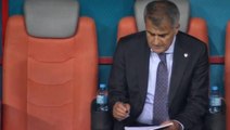 EURO 2020'de sıfır çeken Milli Takım'ın hocası Şenol Güneş'in istifa etmesi için yoğun baskı yapılıyor