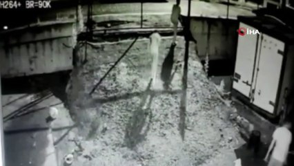 Konteynerde oturan çocuklar çakmak gazı patlayınca böyle kaçıştı