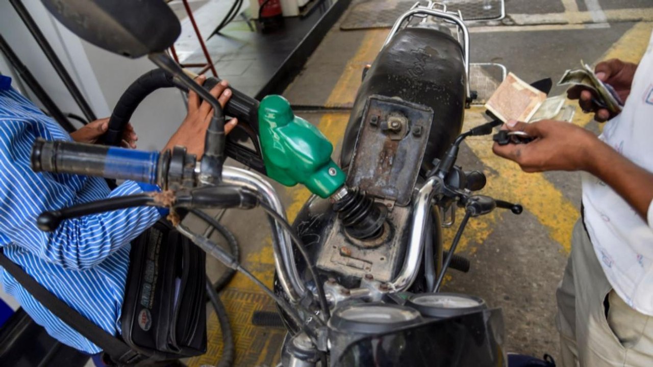 Petrol-Diesel hiked for 5 times in July, CNG costly in Delhi