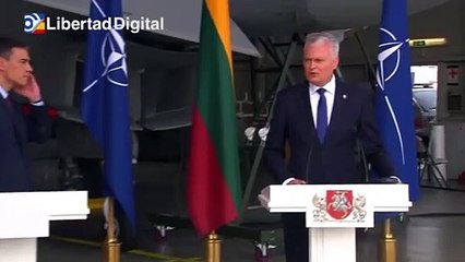 Pedro Sánchez, obligado a parar una rueda de prensa en Lituania por una incursión aérea rusa