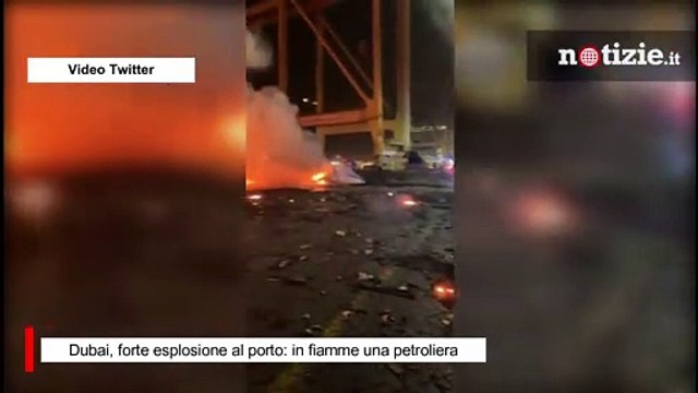 Dubai, forte esplosione al porto di Jebel Ali: in fiamme una petroliera