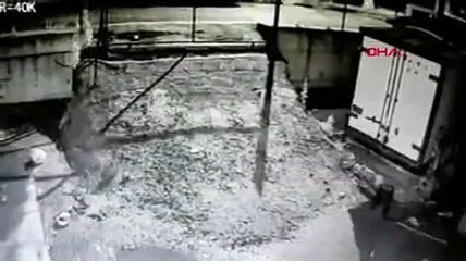 İstanbul'da dehşet veren anlar! Alev topunun içinde kaldılar!