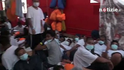 Migranti, 572 naufraghi a bordo di Ocean Viking: appello di Sos Méditerranée "Serve porto di sbarco"