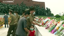 شاهد: كوريا الشمالية تُحيي ذكرى وفاة مؤسسها والزعيم الكوري يزور ضريح جده