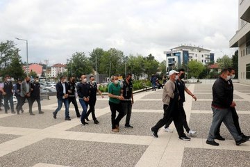 BOLU'DA HAKLARINDAKİ HAPİS KARARLARI ONANAN 8 FETÖ SANIĞI ADLİYEDE