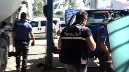 Otomobilin camından kurşun yağdırdı, işyerindekiler kaçacak yer aradı