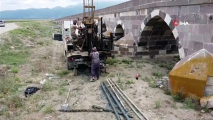 Tarihi köprü yolunda yeni antik taş yollar bulundu