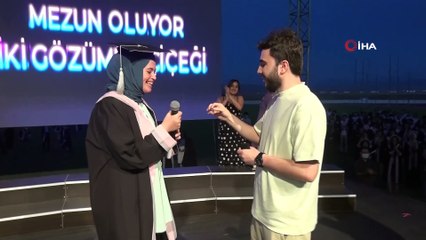 Mezuniyet töreninde evlilik teklifi sürprizi