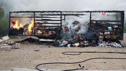 Tekstil ve kozmetik ürünleri yüklü tır yandı