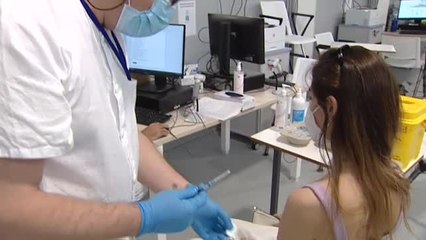 Una estudiante de medicina de 20 años, la vacunada un millón del Zendal