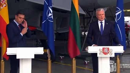 Una amenaza interrumpe la visita de Sánchez a base de la OTAN en Lituania