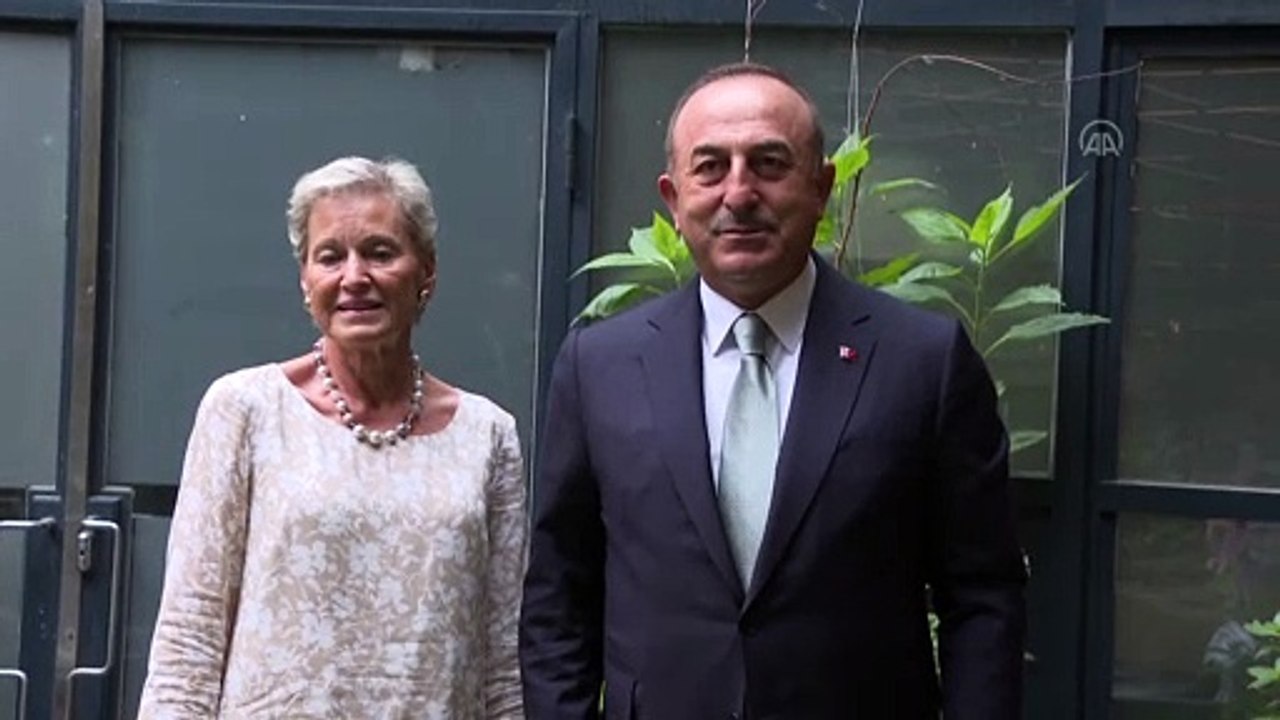 HELSİNKİ - Bakan Çavuşoğlu, Finlandiya İslam Cemaati Başkanı Bedrettin ile görüştü