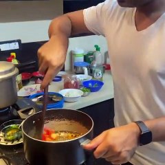 கிச்சன் அறையில் சிம்பு காட்டிய விரல் வித்தை.. செம வீடியோ.. ஒரு கோடி கடந்து மாஸ் சாதனை!