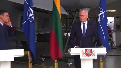 İki liderin basın toplantısında savaş uçağı alarmı