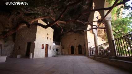 فيديو | فج معلولا في سوريا ينفض عنه غبار سنوات الحرب أملا باستقبال السياح