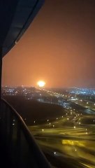 Así fue la increíble explosión de un barco en el puerto de Dubái