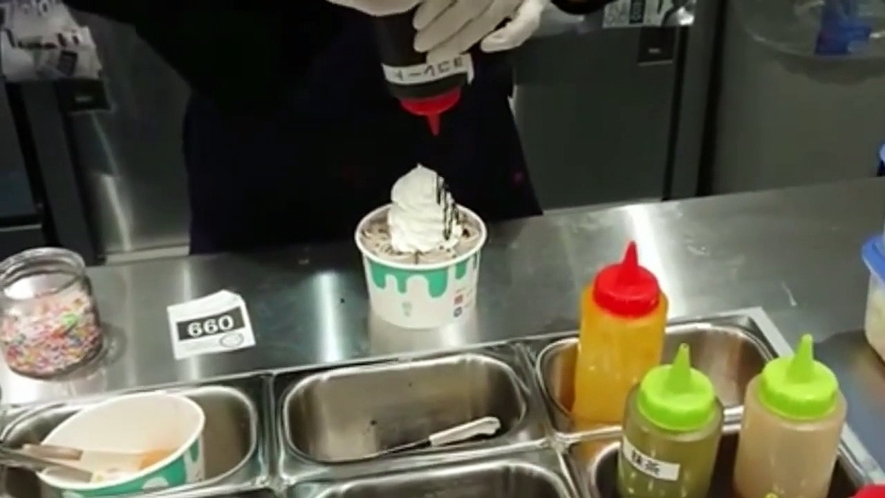 Too Good Japanese Ice Cream Roll Shop　上手すぎ日本のロールアイス屋さん