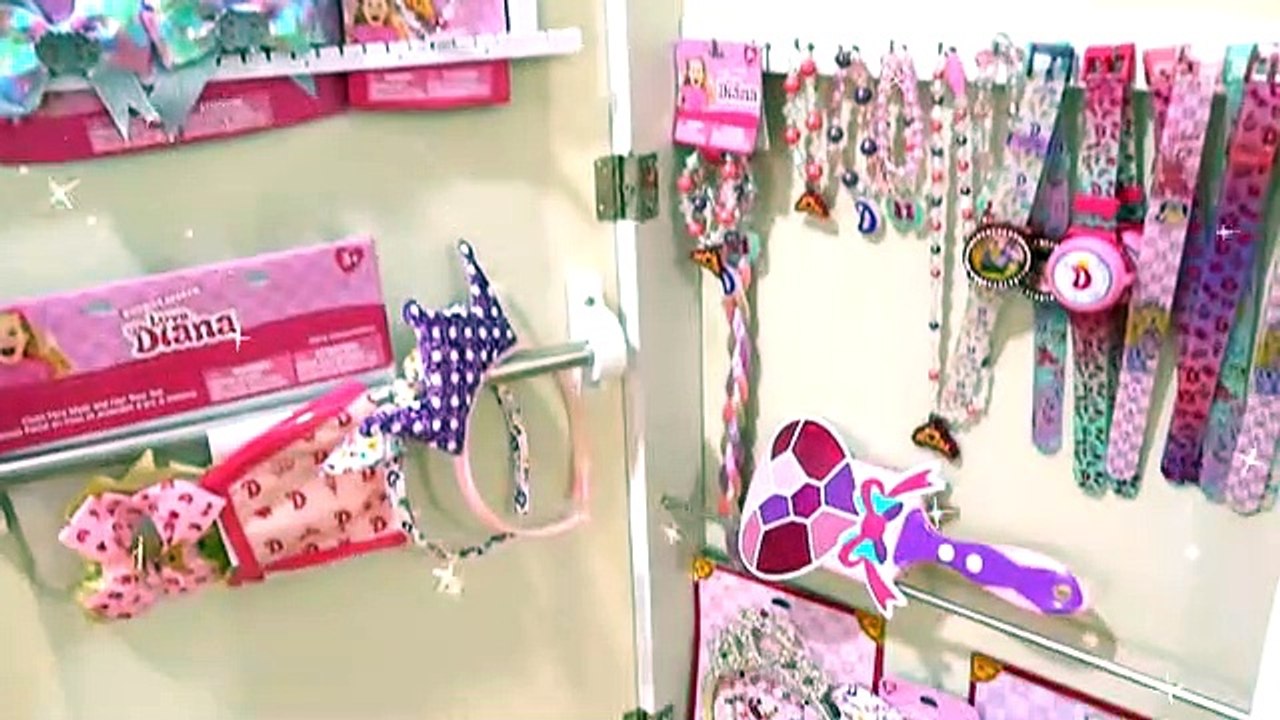 Diana and Roma learn about the five senses